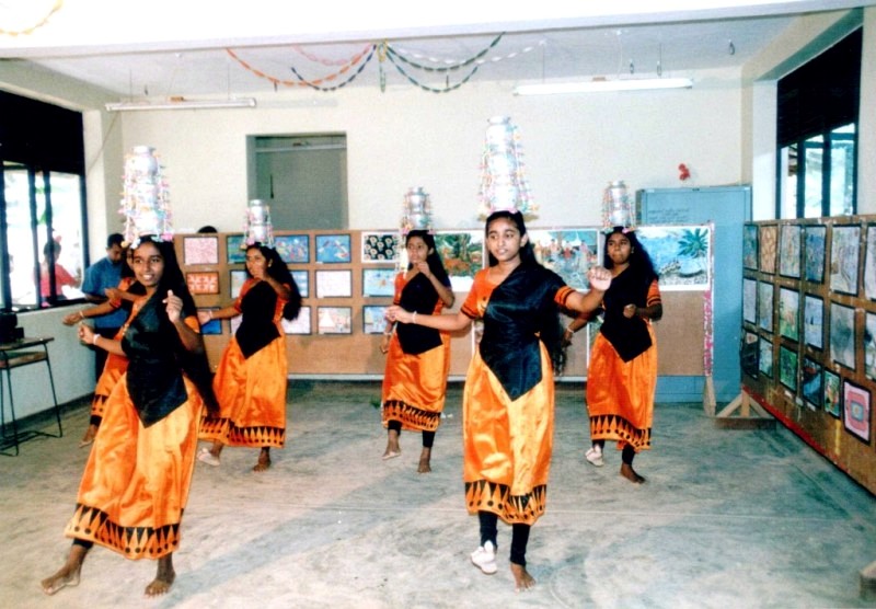 Tanzaufführung von Schülerinnen der Rohanna Special School